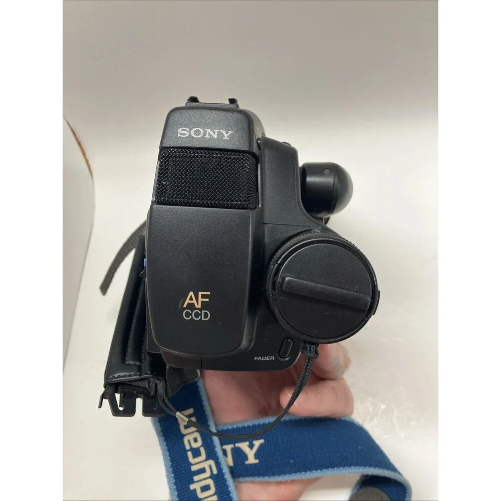 Sony Handycam CCD-TR6 Video8 Analog Camcorder Untested No Battery